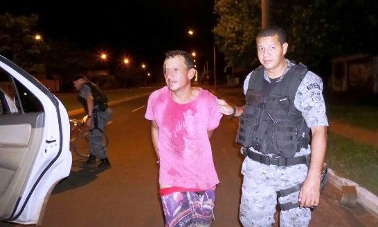 Velho conhecido da polícia é preso com produtos furtados; polícia procura pela vítima Velho conhecido da polícia é preso com produtos furtados; polícia procura pela vítima