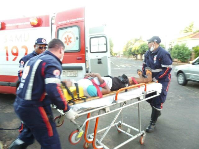 Acidente entre carro e moto no bairro Colinos deixa uma pessoa ferida 