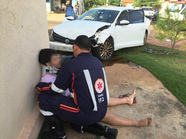 Acidente entre Jetta e Gol interdita rua do bairro Nossa Senhora Aparecida Acidente entre Jetta e Gol interdita rua do bairro Nossa Senhora Aparecida
