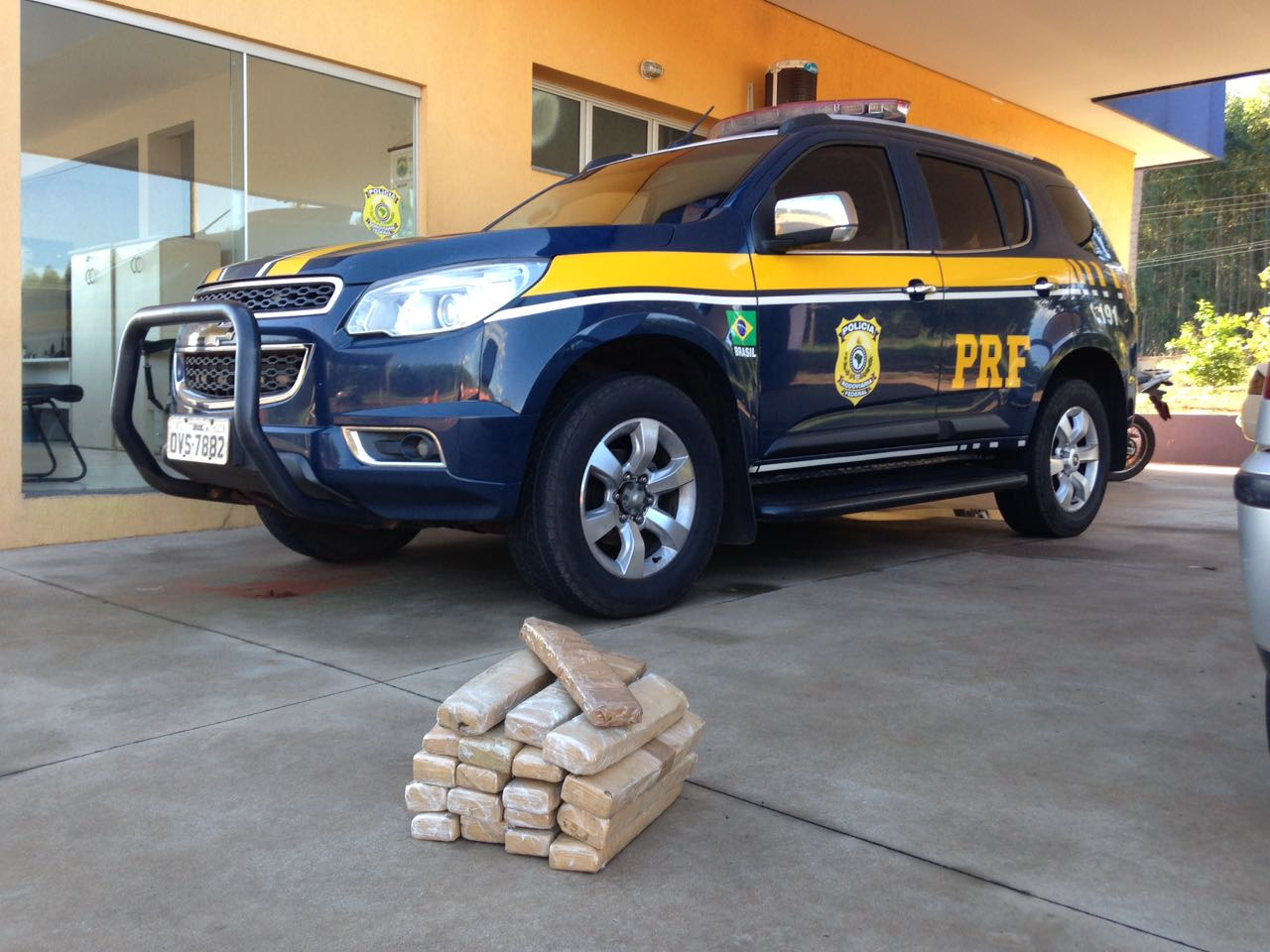 PRF aprende 20 kg de maconha que seria levado para o Rio de Janeiro