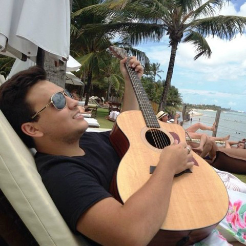 Pedro Thomé, a grande promessa da música brasileira, faz show em Três Lagoas