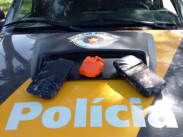 Vendedora de Três Lagoas é presa com “Crack” que estavam escondidos em tanque de Astra 