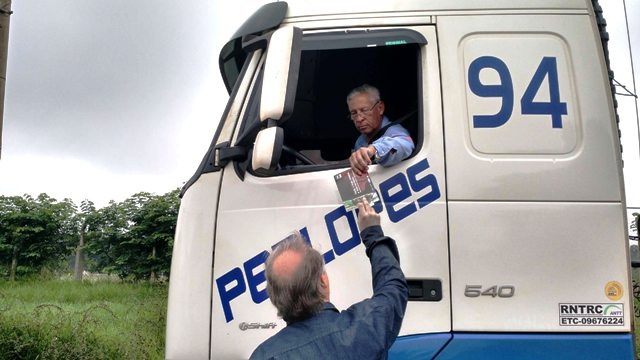 Reflore/MS e associados promovem panfletagem educativa contra incêndios florestais