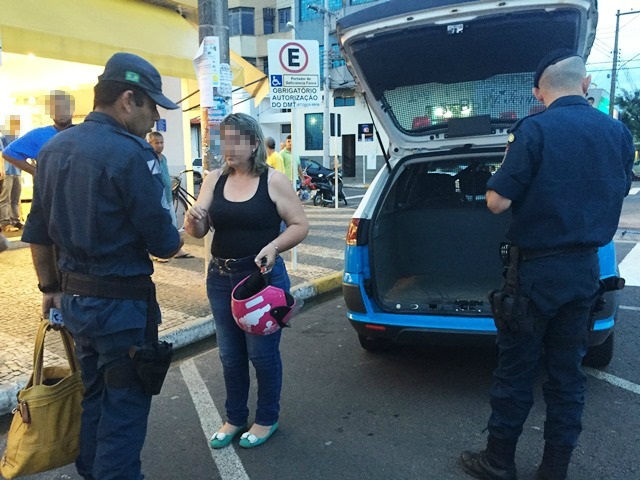 Agente de saúde presa em loja disse que praticou o crime para salvar o filho Agente de saúde presa em loja disse que praticou o crime para salvar o filho