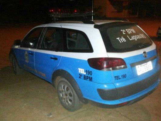 PM prende jovens que entregavam crack em boate pelo ‘disque-droga’ PM prende jovens que entregavam crack em boate pelo ‘disque-droga’