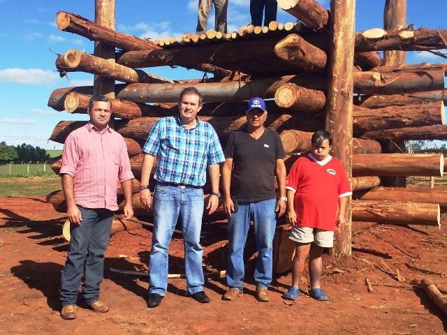 Eduardo Rocha prestigia construção da maior fogueira do Brasil, em Jateí-MS