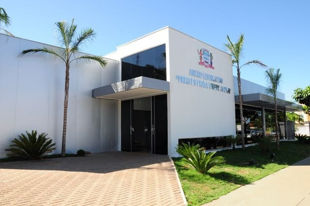 Empresa que deveria ter construído indústria, quer agora, área de 8 quarteirões