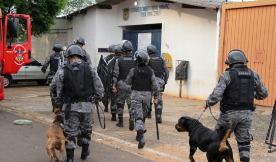 Detentas que participaram de rebelião na capital são transferidas para Três Lagoas Detentas que participaram de rebelião na capital são transferidas para Três Lagoas