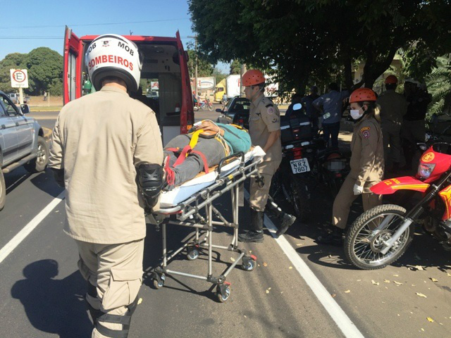 Colisão entre carro e moto deixa uma pessoa ferida em Três Lagoas Colisão entre carro e moto deixa uma pessoa ferida em Três Lagoas