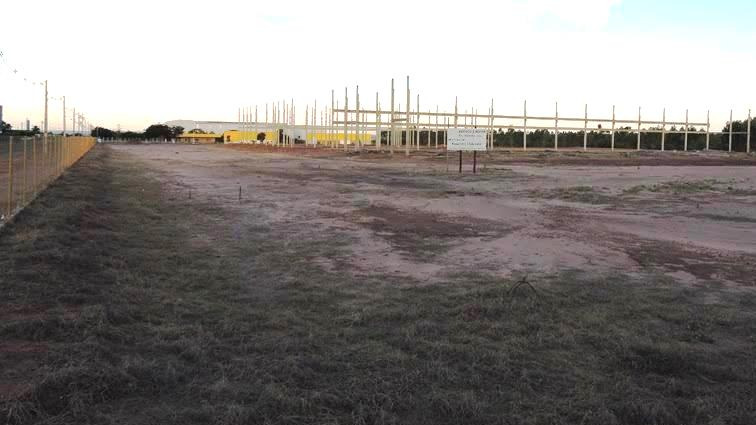 Antes de ser aprovada pela Câmara, área solicitada por empresário já está cercada e terreno pronto para construir 