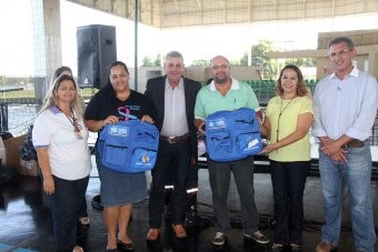 Prefeitura entrega novos uniformes ao SAMU e agentes comunitários de saúde Prefeitura entrega novos uniformes ao SAMU e agentes comunitários de saúde