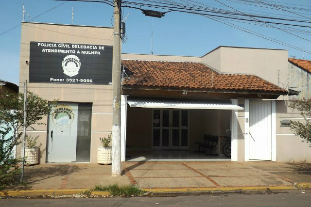 Polícia Civil prende acusado de estuprar a própria filha Polícia Civil prende acusado de estuprar a própria filha