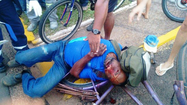 Acidente gravíssimo entre bicicleta e caminhão mobiliza equipes ALFA e BRAVO do SAMU Acidente gravíssimo entre bicicleta e caminhão mobiliza equipes ALFA e BRAVO do SAMU