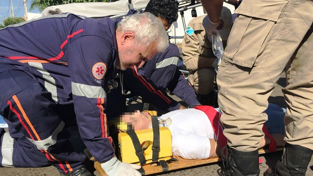 Lancha atropela jovem que é atendido pelo SAMU e Corpo de Bombeiros Lancha atropela jovem que é atendido pelo SAMU e Corpo de Bombeiros