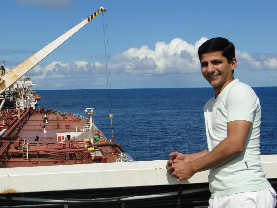 Três-lagoense morre após explosão de navio sonda da Petrobras 