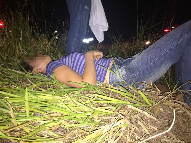 Camionete tomba na BR-262 e deixa jovem ferida às margens da rodovia Camionete tomba na BR-262 e deixa jovem ferida às margens da rodovia