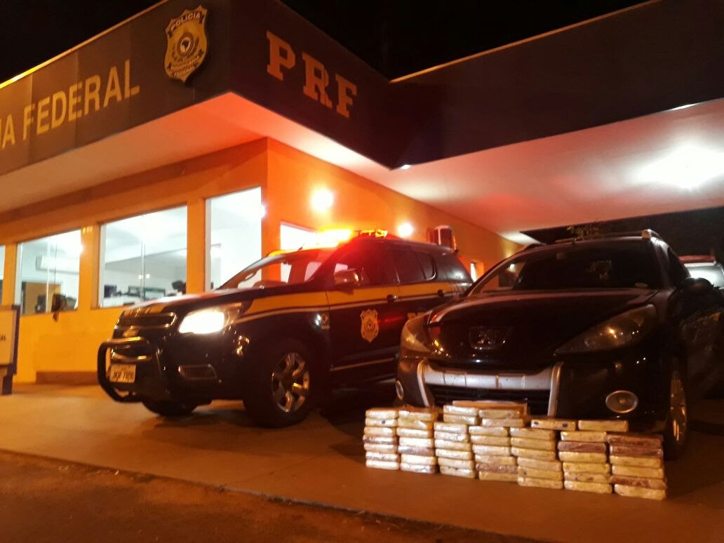 Carga milionária de cocaína e apreendida pela Polícia Rodoviária Federal Carga milionária de cocaína e apreendida pela Polícia Rodoviária Federal
