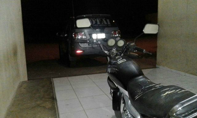 Moto sem queixa de furto ou roubo é encontrada abandonada em terreno baldio no São Carlos 