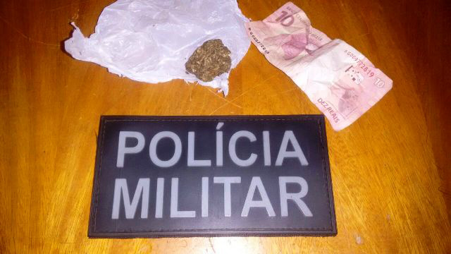 Polícia aborda jovem que portava drogas no Residencial Novo Oeste em Três Lagoas 