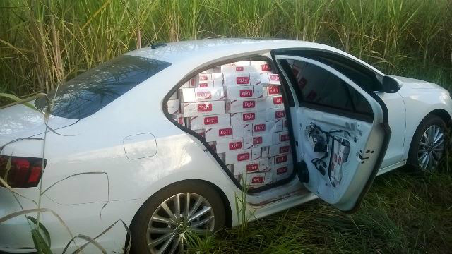 Após perseguição, Patrulha Rural apreende Jetta, Corolla e Duster carregada com cigarros Após perseguição, Patrulha Rural apreende Jetta, Corolla e Duster carregada com cigarros
