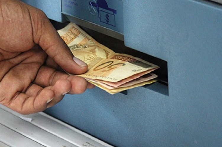 Homem é roubado minutos após realizar saque em agência bancária