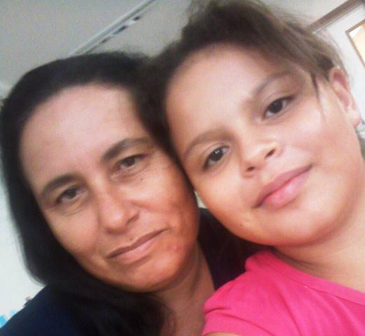 Criança que teve dengue hemorrágica já está em casa ao lado da família Criança que teve dengue hemorrágica já está em casa ao lado da família