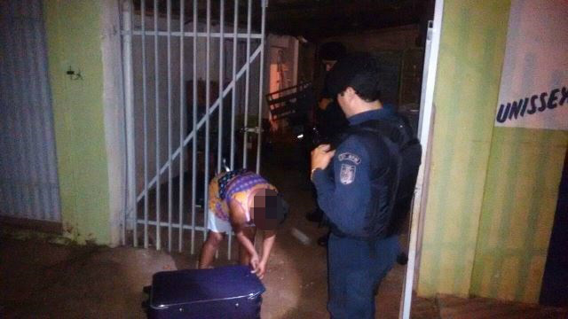 Além de bater, marido tenta matar mulher a facadas no bairro Vila Nova Além de bater, marido tenta matar mulher a facadas no bairro Vila Nova