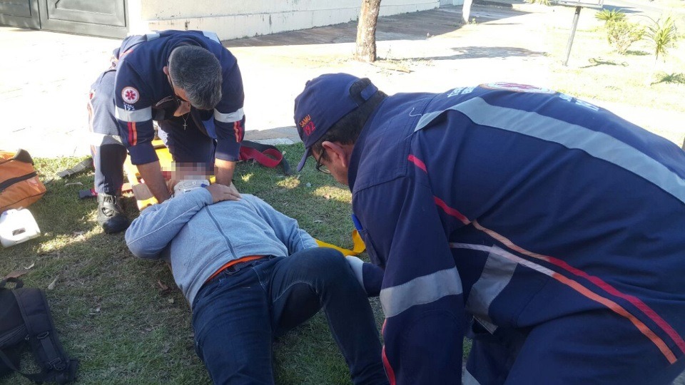 Jovem de 21 anos fica ferido após sofrer acidente de trânsito no Santos Dumont 