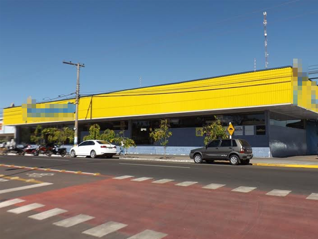 Bandidos fazem rapel, invadem mercado e roubam R$ 125 mil de cofre