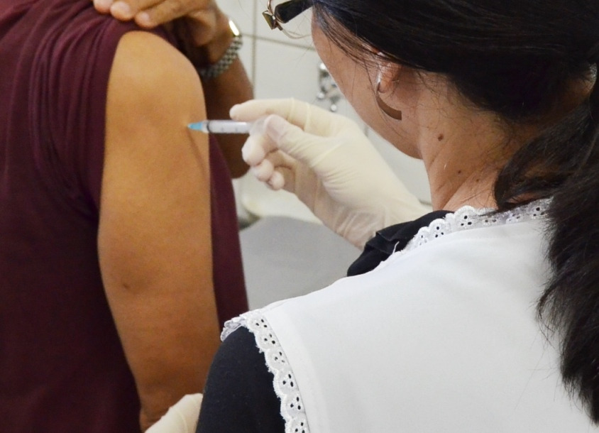 Secretaria da Saúde inicia campanha contra HPV e Meningo C em escola municipal Secretaria da Saúde inicia campanha contra HPV e Meningo C em escola municipal