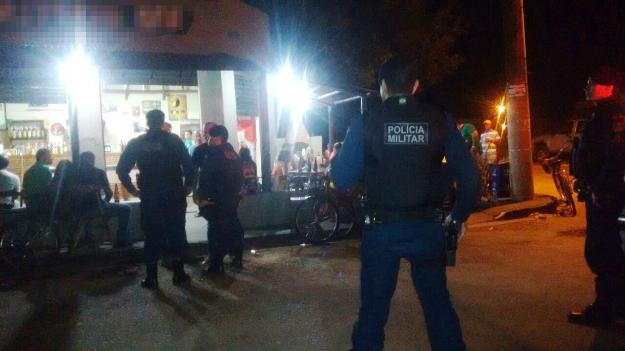 Denúncia de som alto e menores bebendo cerveja é averiguada pela Polícia Militar Denúncia de som alto e menores bebendo cerveja é averiguada pela Polícia Militar