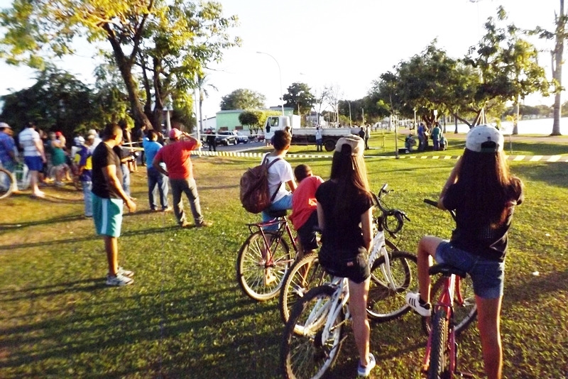 População acompanha a retirada do 3º jacaré da Lagoa Maior