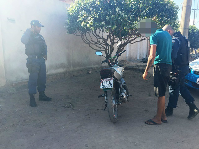 Após fuga pelas ruas do bairro Vila Verde, jovem é apreendido com moto Após fuga pelas ruas do bairro Vila Verde, jovem é apreendido com moto