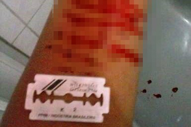 Minha filha se auto-lesionou e não tentei nenhum estupro; diz pai preso pela polícia Minha filha se auto-lesionou e não tentei nenhum estupro; diz pai preso pela polícia