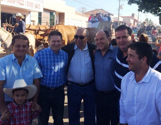 Deputado Eduardo Rocha prestigia tradicional cavalgada da Exposição de Paranaíba