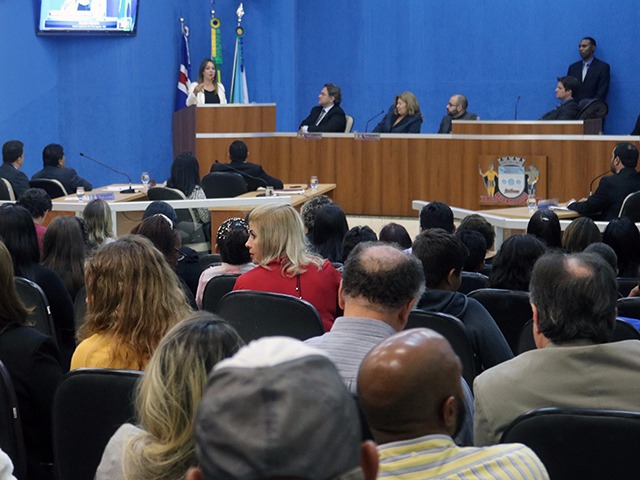 Aprovados reajuste dos servidores da educação e criação do 'Família Acolhedora'