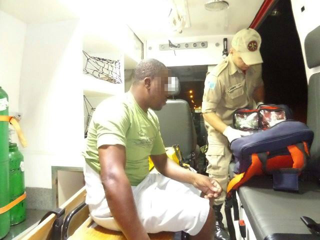 Haitiano causa acidente e piloto de moto foge do local sem prestar socorro 