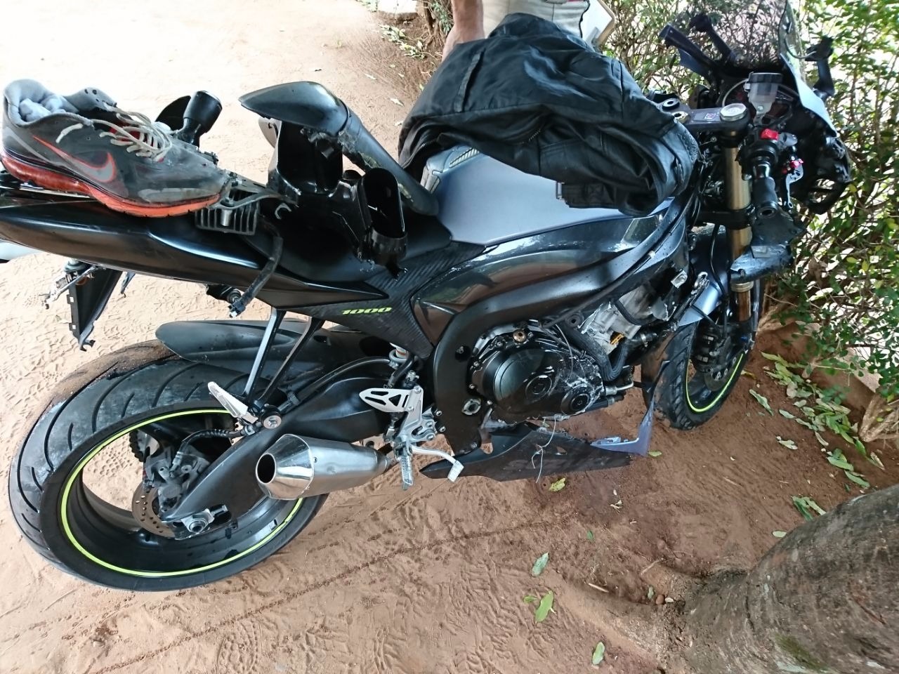  Piloto de motocicleta colide em poste na circular da Lagoa Maior