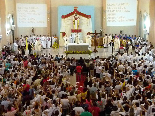 Missa de Posse Canônica de Dom Luiz Knupp reúne 2 mil católicos