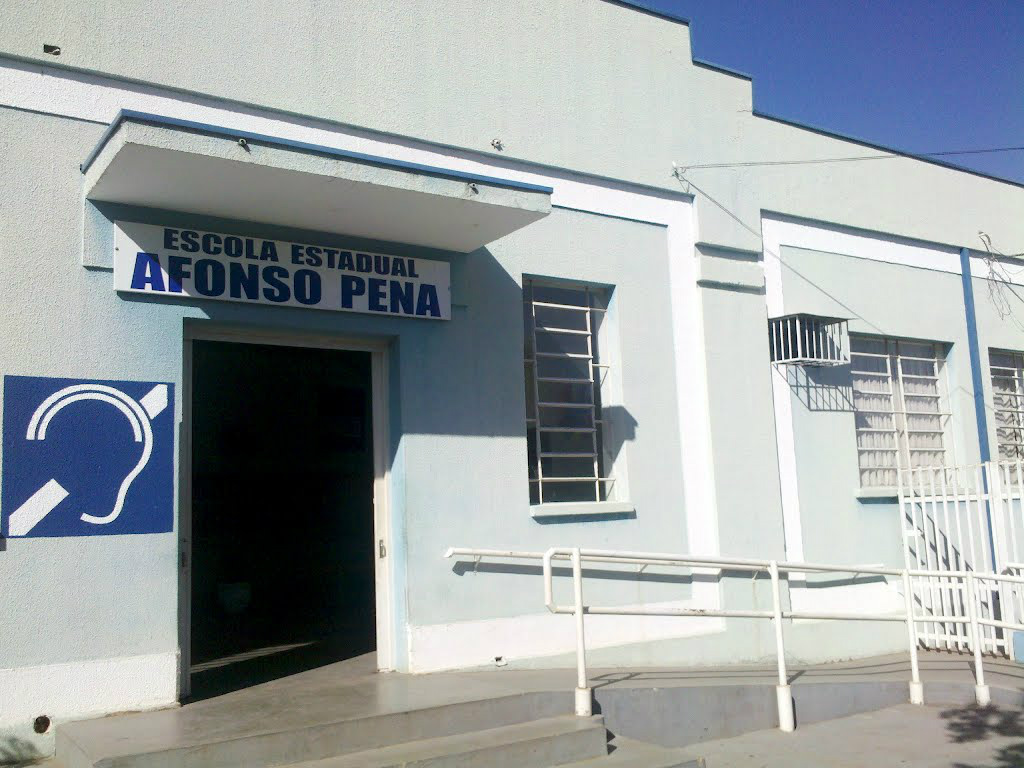 Além de xingar vice diretora de escola estadual, aluno causa dano na instituição 