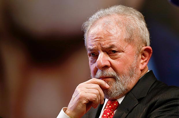 Lula é condenado na Lava Jato a 9 anos e 6 meses de prisão no caso do triplex Lula é condenado na Lava Jato a 9 anos e 6 meses de prisão no caso do triplex