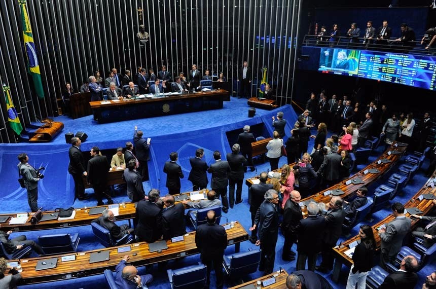 Reforma trabalhista é aprovada no Senado; confira o que muda na lei