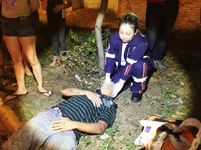 Jovem em moto sofre fratura na clavícula ao atropelar cachorro 