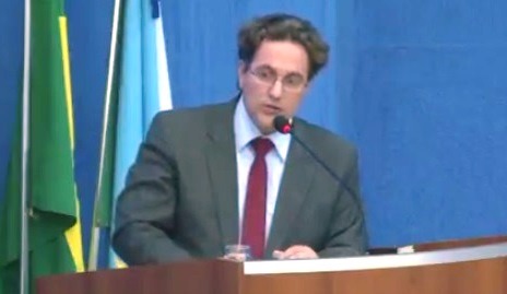 Flodoaldo defende cassação de alvarás de postos que vendem combustíveis adulterados