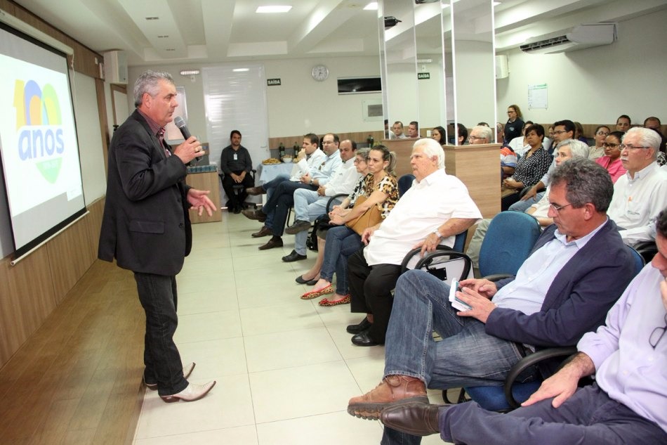 Prefeito promove encontro regional para discussão do atendimento hospitalar