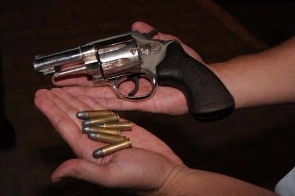 SIG procura responsável por fornecer arma que assassinou de casal de idosos