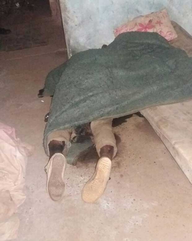 Mau cheiro ajuda PM a descobrir cadáver dentro de casa abandonada Mau cheiro ajuda PM a descobrir cadáver dentro de casa abandonada