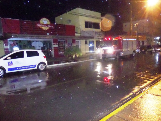 Cobra causa medo entre moradores que acionam o Corpo de Bombeiros para fazer sua captura 
