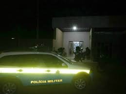 Homem ameaça suposto amante da esposa e acaba imobilizado pela vítima 