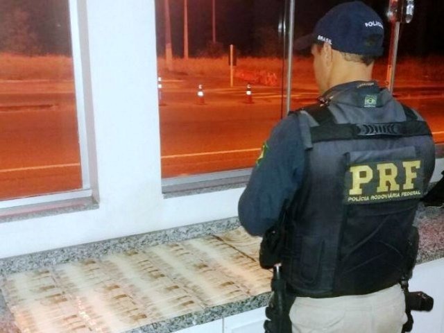 Homem é preso na BR-262 com R$ 17 mil em notas falsas de 50 reais